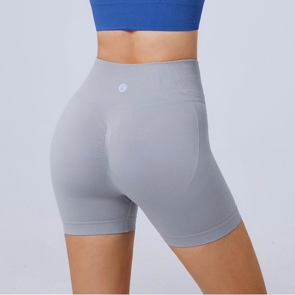 Evercute Seamless Workout Shorts – High Waisted Scrunch Butt Gym Yoga Shorts Set - Picture 5 of 8